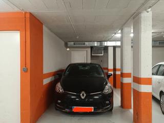 Lloguer Aparcament cotxe a Carrer sant jaume 56. Parking coche + moto + trastero 10m2