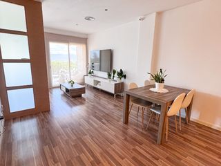 Appartement à Ronda fort roig  15. Piso  luminoso con balcón y vistas despejadas en montjuïc girona