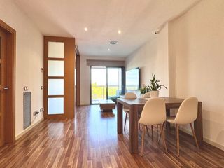 Flat in Ronda fort roig  15. Piso muy luminoso con balcón y vistas despejadas en montjuïc