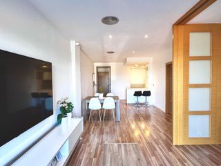 Piso en Ronda fort roig  15. Piso muy luminoso con balcón y vistas despejadas en montjuïc