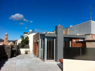 Rent Penthouse in Passeig manresa 2. Se alquila piso de 43 m², ubicado en el centro de sabadell, junt