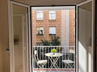 Piso en Rector ubach 14. Soleado piso recientemente reformado y renovado en muntaner con