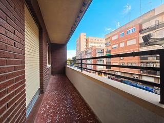 Piso en Chapi 61. Vivienda exterior en avenida de chapí