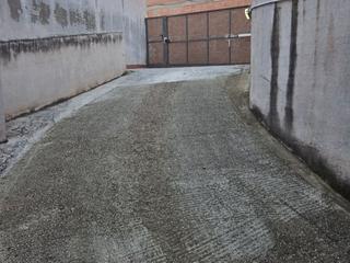 Autoparkplatz in Carrer de salamanca 40. Parking para coche grande