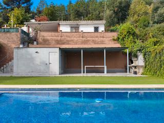 Chalet à Garbi 10. Encantador chalet con piscina en massanes