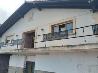 Casa a Avenida benedicto ruiz 18. Grandes posibilidades de contruccion de viviendas de uso famili