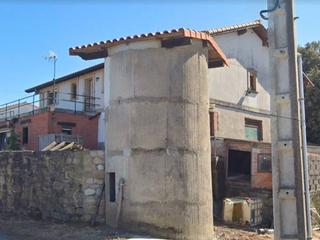 Maison à Avenida benedicto ruiz 18. Grandes posibilidades de contruccion de viviendas de uso famili