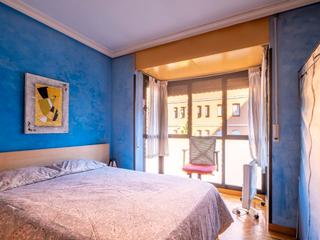 Estudio en Paseo imperial 81. Piso tipo estudio en urbanización de lujo con piscina