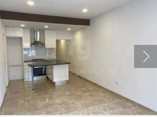 Rent Studio in Vaquer 7. Muy luminoso, tranquilo, acojedor y amplia terraza.