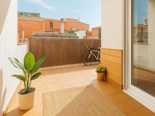 Piso en Carrer del doctor salvà 79. Bonic pis amb pati, llum natural i a prop de la plaça del progré