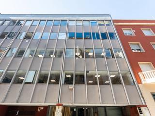 Office space in Riera sant miquel 3. Oficina en venta en el barrio de gracia con 2 plazas de parking