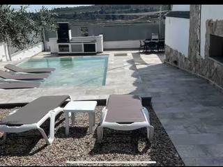 Casa adossada a Dels pins 15. Preciosa casa muy grande y moderna