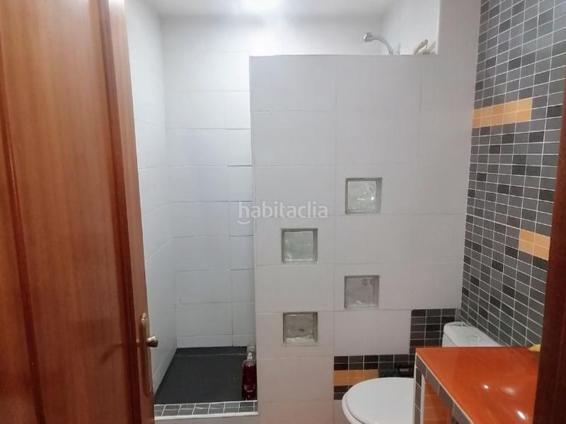 Foto c325aa6d-0479-48c2-8b8d-ae1fe90829d8. Pis a calle de candilejas 54 a Palomeras Bajas Madrid