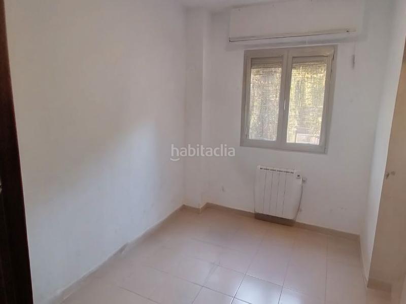 Foto e8b47a12-2384-4056-a418-dc982760cb78. Pis a calle de candilejas 54 a Palomeras Bajas Madrid