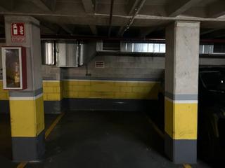 Miete Autoparkplatz in Paseo valldaura 180. Plaza en alquiler para coche grande