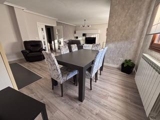 Casa a Carretera santander 12. Maravilloso chalet pareado en la mejor zona de villaquilambre