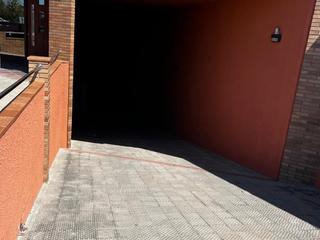 Location Parking voiture  Carrer via emporitana 82. Plaza de parking segura con acceso 24h en figueres -a 2 min de l