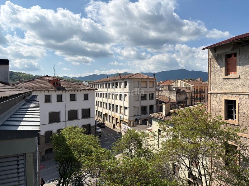 Foto d78083c5-38e8-4454-a8f0-f8da923b4f23. Dúplex a avinguda onze de setembre 4 a Olot