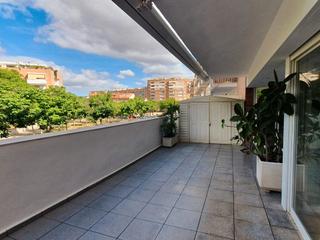 Etagenwohnung in Avinguda dels països catalans 133. Piso muy luminoso con gran terraza y vistas al parque