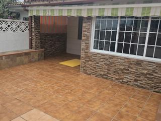 Casa adossada a Ginesta 98. Casa de 2 habitaciones con terraza y parking