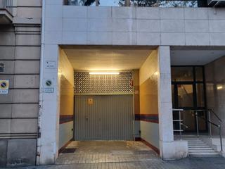 Aparcament cotxe a Lepant 173. Plaza de parking bien ubicada en barcelona (ideal coche compacto