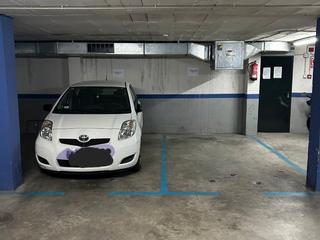 Miete Autoparkplatz in Ronda iberica 99. Rampa con puerta automática