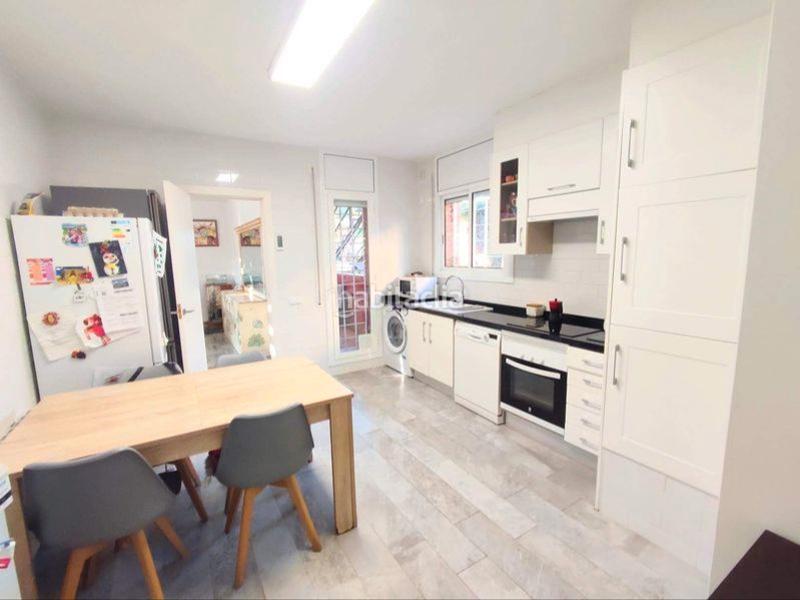 Foto a0e501ea-1f88-467a-a8ea-d9ea07e00a3f. Casa a carrer mercè rodoreda-ms blan 1 a Coma-ruga platja Coma-ruga