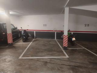 Location Parking voiture à Carrer de francesc oller 99. Pàrquing ample