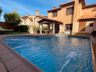 Chalet in Calle brasil 7. Chalet en la zubia