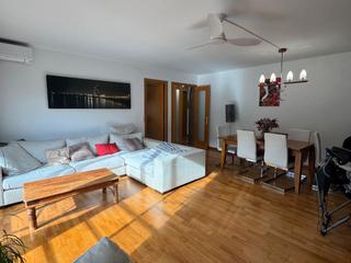 Appartement à Carrer del doctor coca 1. Espectacular pis al centre – amb plaça de pàrquing i 4 trasters