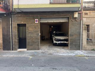 Location Local commercial à Calle pintor rosales 10. Local espacioso con muchas posibilidades