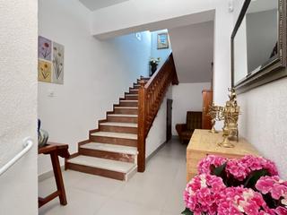 Casa en Calle los baños 0. Vivienda y local con gran terraza