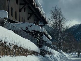 Maison jumelée à Route de llo 3. Casa adosada en venta