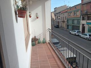 Maison à Avda. catalunya 148. Edifici de tres plantes més golfes el centre de cervera