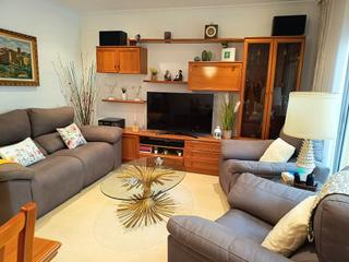 Casa en Carrer de lleida 32. Casa para entrar a vivir. vivienda impecable con gran terraza. g