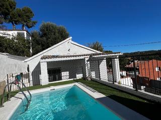 Casa en Carrer del pi 0. Casa reformada con piscina y vistas a la montaña en les carpes (