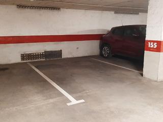 Lloguer Aparcament cotxe a Emili grahit 2. Pàrquing de fàcil accés
