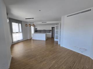 Miete Etagenwohnung in Roger de flor 5. Fantàstic pis de 110 m² del 2022 de 4 habitacions
