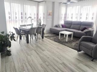 Miete Etagenwohnung in Carrer guayaquil 37. Piso en alquiler con garaje y aire acondicionado