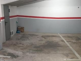 Miete Autoparkplatz in Montserrat roig 6. Alquiler de garaje en calle montserrat roig
