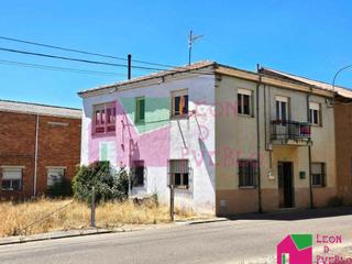 Maison à Calle astorga 13. Casa con gran nave y 500 m² de terreno cerca de veguellina de or