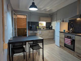 Casa adosada en Calle mayor 28. Casa reformada 2024 con terraza, jardín y cochera en velilla de