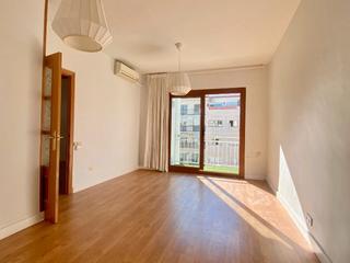 Affitto Appartamento in Carrer de vila i vilà 33. Excepcional piso muy luminoso