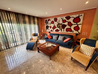 Lloguer Tríplex a Plaça de rafael casanova 3. Perfecta vivienda soleada y en zona súper tranquila