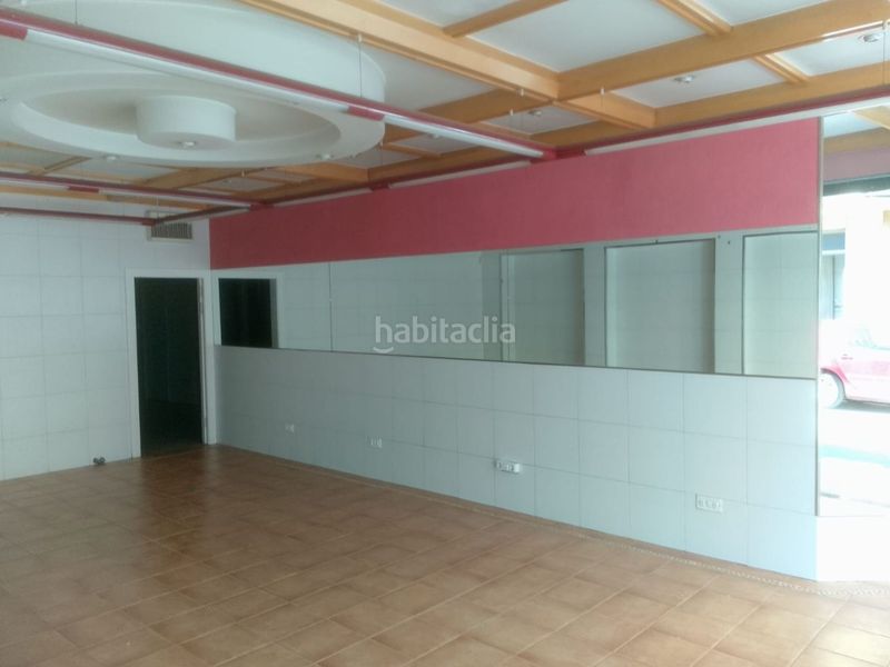 Foto 15ac02f8-eb41-497e-b0fa-1c0f576b6dfd. Alquiler local comercial en calle tarragona 6 calle principal de la senia en Sénia (La)