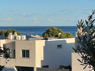 Casa a schiera in Passeig de l'arenal 100. Adosado vistas mar en l'hospitalet de 385.000 €