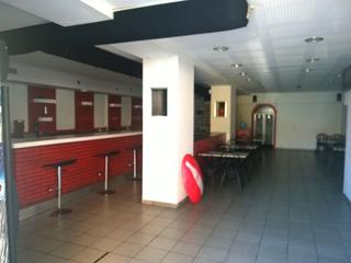 Maison jumelée à Namesi valls  32-34. Local restaurante con vivienda