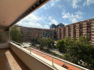 Piso en Mare de déu de port  295. Amplio piso con terraza muy luminoso