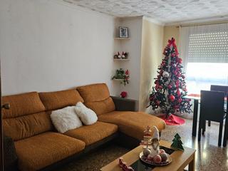 Piso en Carrer de dòmenech de gamieta 102. Amplio piso parar entrar a vivir en zona bernat guinovart