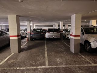Lloguer Aparcament cotxe a Can bruixa 42. Plaça de parking docle (20m2)